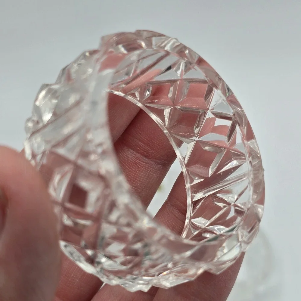 Vtg Set of 4 Acrylic Clear Crystal Cut Round Napkin Rings Made in Hong Kong